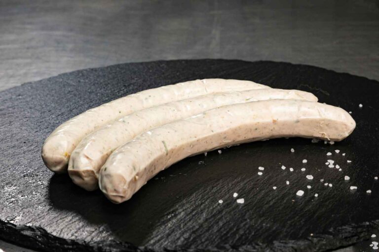 Grillwurst. MÖNKE Fleisch GmbH & Co. KG, Pulheim. Das Angebot umfasst unter anderem regionales Fleisch aus dem Umland, argentinisches Steakfleisch, irisches Weiderind, Lammfleisch aus Neuseeland, Seafood sowie exotische Fleischsorten.