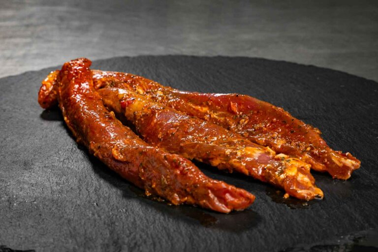 Lamm-Filet. MÖNKE Fleisch GmbH & Co. KG, Pulheim. Das Angebot umfasst unter anderem regionales Fleisch aus dem Umland, argentinisches Steakfleisch, irisches Weiderind, Lammfleisch aus Neuseeland, Seafood sowie exotische Fleischsorten.