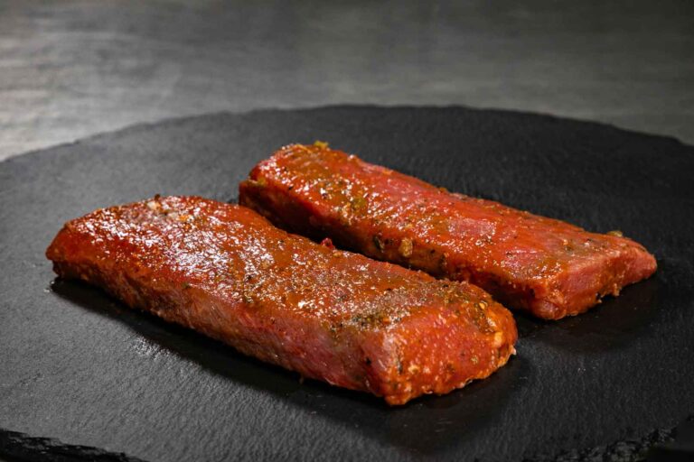 Lamm-Lachse. MÖNKE Fleisch GmbH & Co. KG, Pulheim. Das Angebot umfasst unter anderem regionales Fleisch aus dem Umland, argentinisches Steakfleisch, irisches Weiderind, Lammfleisch aus Neuseeland, Seafood sowie exotische Fleischsorten.