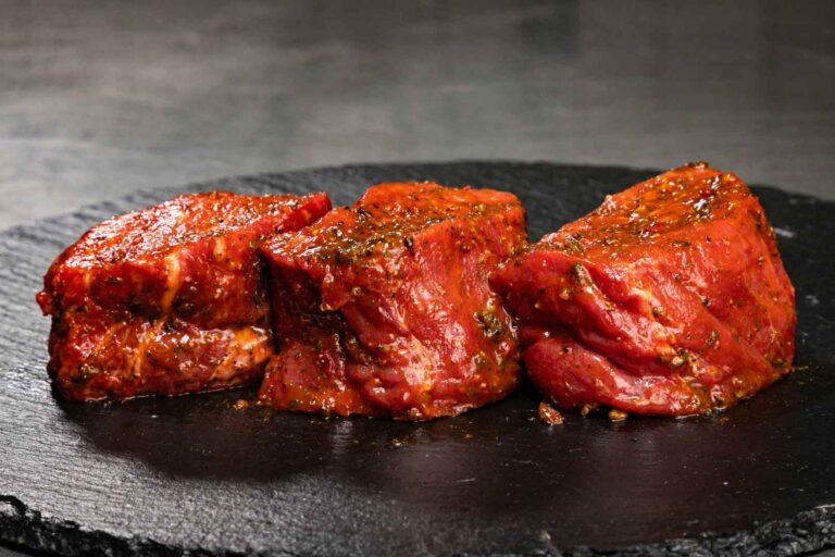 Rinder-Filetsteak. MÖNKE Fleisch GmbH & Co. KG, Pulheim. Das Angebot umfasst unter anderem regionales Fleisch aus dem Umland, argentinisches Steakfleisch, irisches Weiderind, Lammfleisch aus Neuseeland, Seafood sowie exotische Fleischsorten.