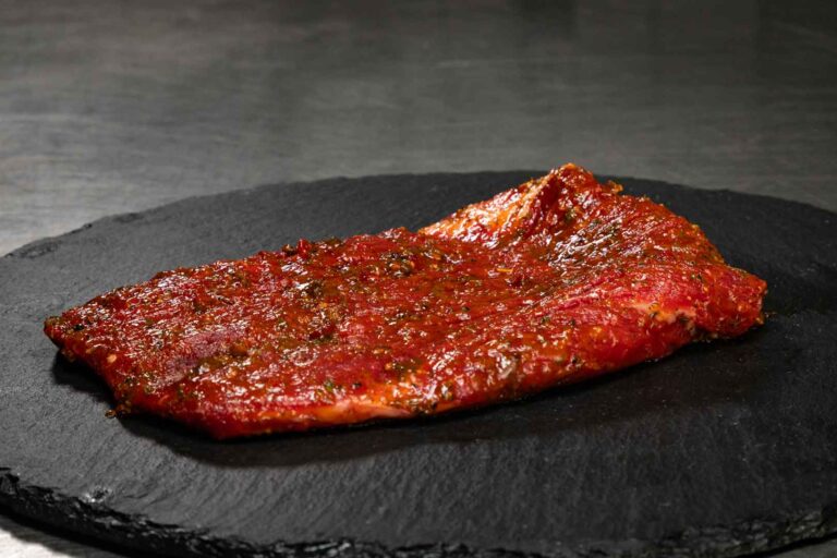 Rinder-Flanksteak. MÖNKE Fleisch GmbH & Co. KG, Pulheim. Das Angebot umfasst unter anderem regionales Fleisch aus dem Umland, argentinisches Steakfleisch, irisches Weiderind, Lammfleisch aus Neuseeland, Seafood sowie exotische Fleischsorten.