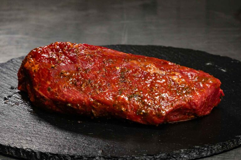 Rinder-Hüftrolle. MÖNKE Fleisch GmbH & Co. KG, Pulheim. Das Angebot umfasst unter anderem regionales Fleisch aus dem Umland, argentinisches Steakfleisch, irisches Weiderind, Lammfleisch aus Neuseeland, Seafood sowie exotische Fleischsorten.