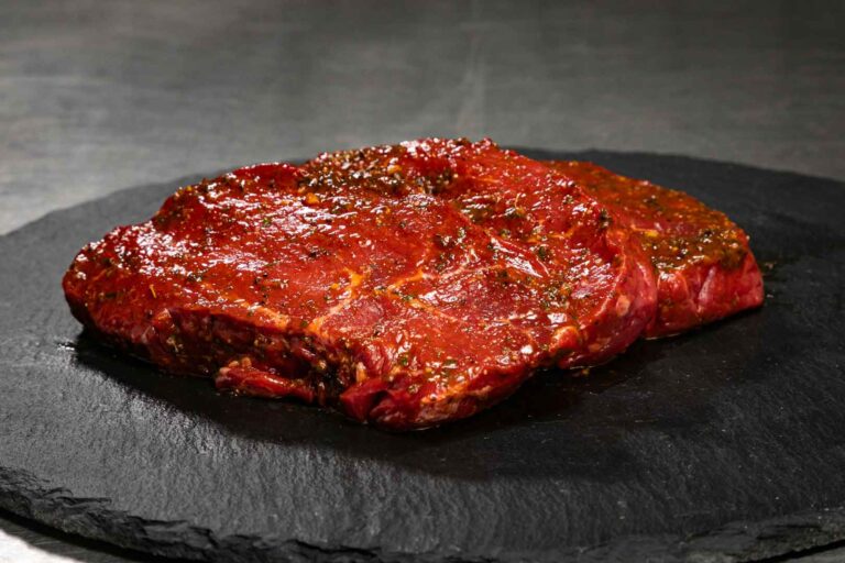 Rinder-Hüftsteak. MÖNKE Fleisch GmbH & Co. KG, Pulheim. Das Angebot umfasst unter anderem regionales Fleisch aus dem Umland, argentinisches Steakfleisch, irisches Weiderind, Lammfleisch aus Neuseeland, Seafood sowie exotische Fleischsorten.