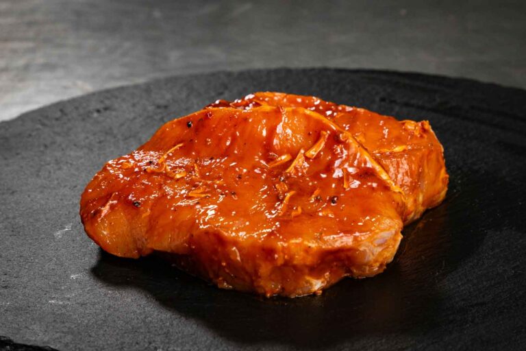 Schwenksteak-Lummer. MÖNKE Fleisch GmbH & Co. KG, Pulheim. Das Angebot umfasst unter anderem regionales Fleisch aus dem Umland, argentinisches Steakfleisch, irisches Weiderind, Lammfleisch aus Neuseeland, Seafood sowie exotische Fleischsorten.